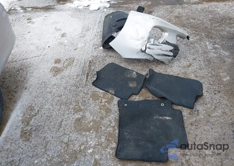 2013 Toyota Corolla Le z USA, uszkodzony, nr VIN 2T1BU4EE6DC115528